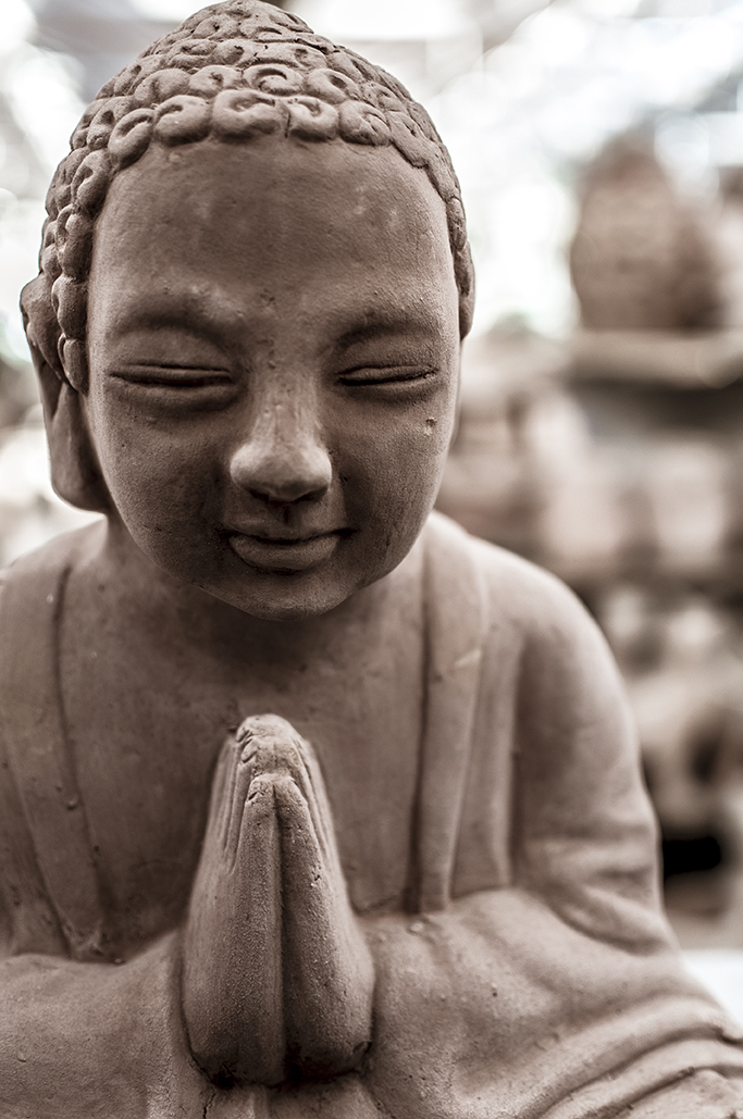 Buddha praying